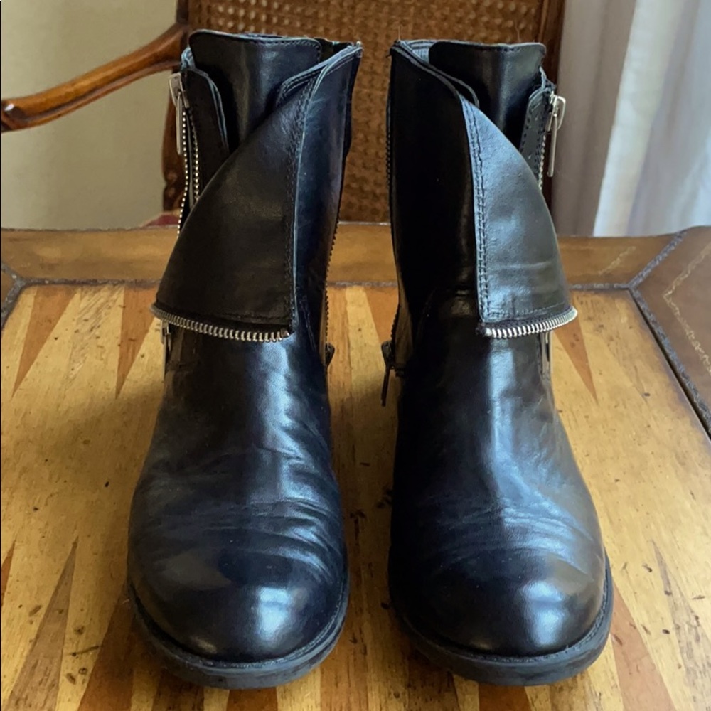 Trouve short black funky boot